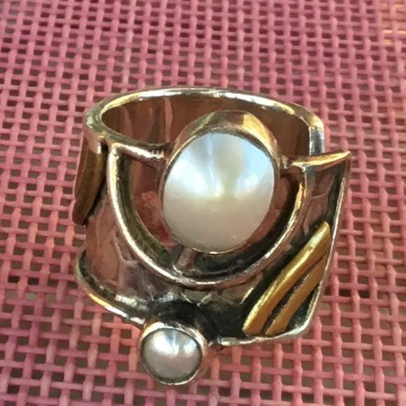 Modernist sterling and goldtone ring with pearl - Picture 7 of 8